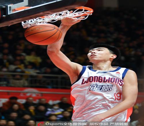 吃饼吃饱饱！徐昕半场5投全中拿12分4板多次贡献空接暴扣