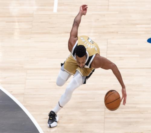 很稳当！CJ麦科勒姆16中8得21分3板4助三分8中3