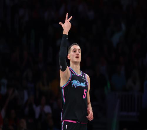 状态越来越好！约维奇12中7&三分8中5高效砍下22分3板4助