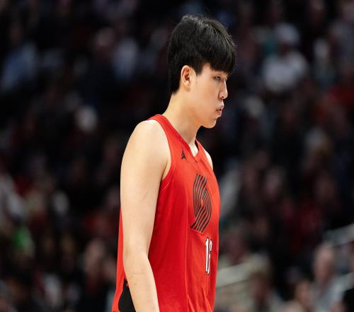 有机会吗首节杨瀚森未出场开拓者落后雷霆8分