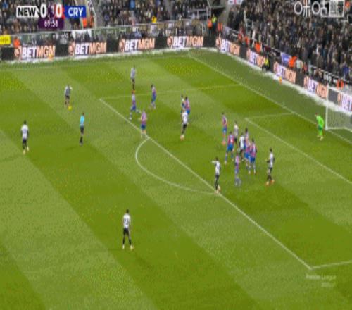 比赛第71分钟，吉马良斯头球首开纪录