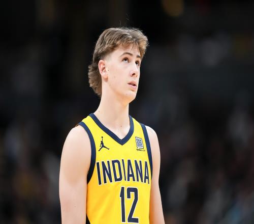 年轻真好！西亚卡姆突破分球弗菲空切双手滑翔小折叠暴扣！