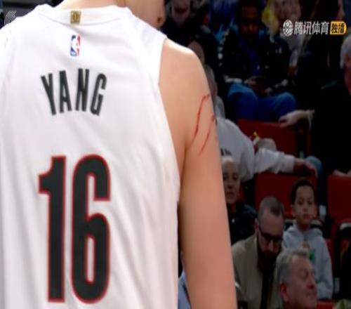 小杨3分3板2助开拓者险胜火箭阿夫迪亚轰41分&伊森绝杀超时