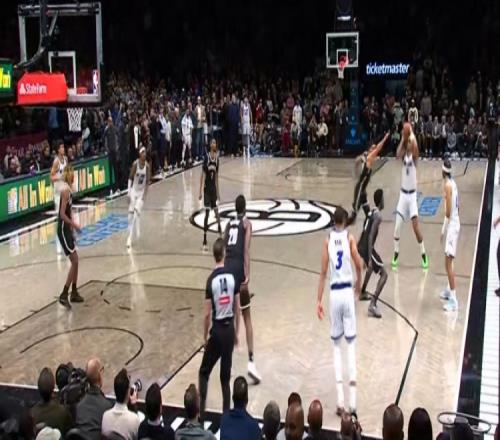 离谱偏出！班凯罗强投超远三分绝杀直接三不沾出界