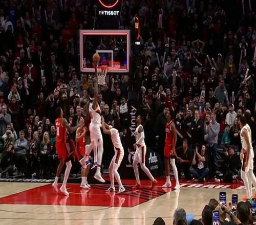 失之毫厘！伊森补篮点进绝杀球！但超时在先进球无效！