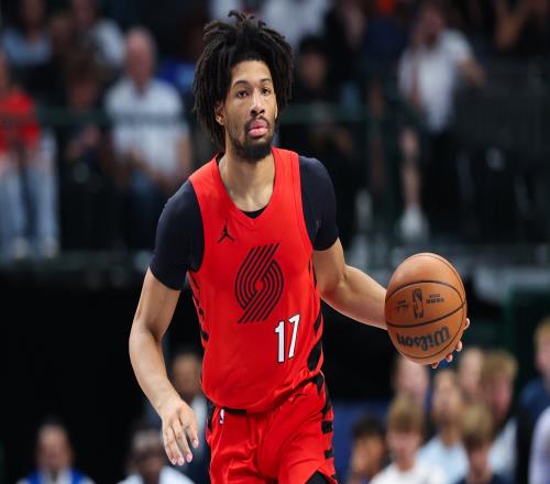 又不爱传球了！夏普效率不高17中7拿到20分最后发球选择值得商榷