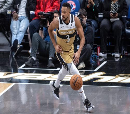 已身陷流言本赛季至今全勤的CJ因右腹股沟酸痛缺席对阵76人