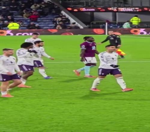 队长B费将前队友汉尼拔拉开挡在乌加特身前第一时间护住他