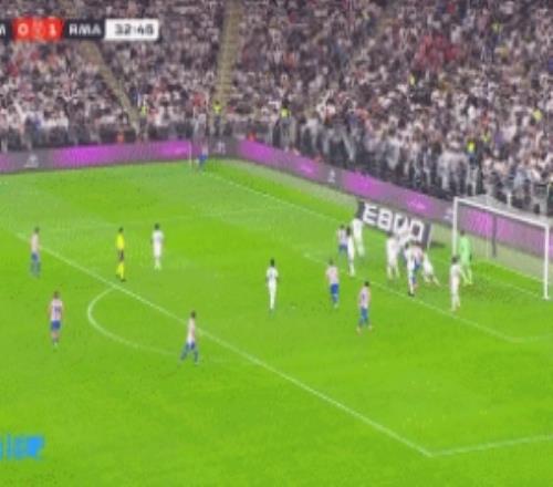 依旧稳定发挥！瑟尔洛特前点接到角球头球后蹭，库尔图瓦神扑救险