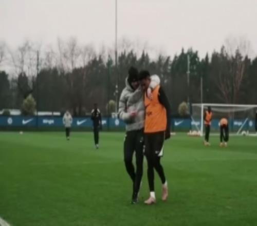 记者：罗塞尼尔很喜欢埃斯特旺，训练中多次称赞他