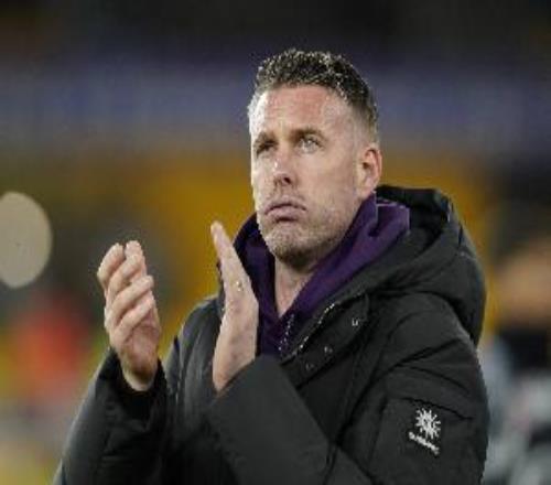 遭九人埃弗顿逼平！狼队主帅：结果令人懊恼，但我看到球队的斗志