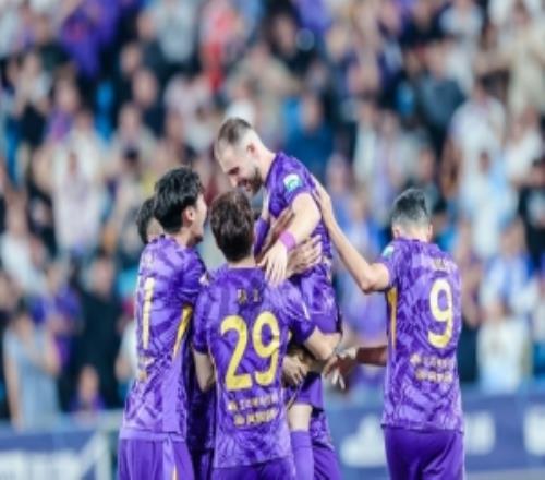 津媒：津门虎队今天将迎冬训首场热身赛，对手是大连英博