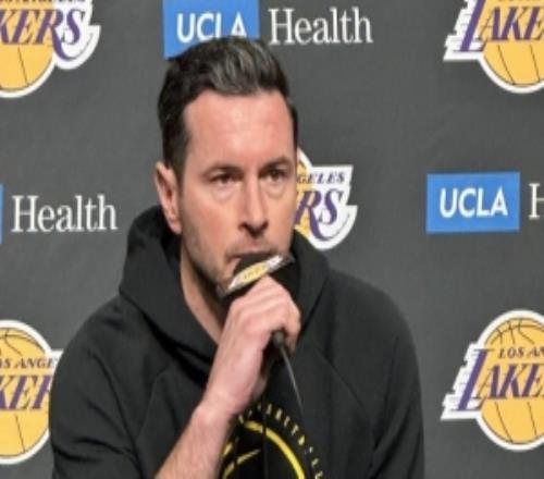 雷迪克：字母哥转换得分联盟第三&内线得分第一雄鹿三分球很准