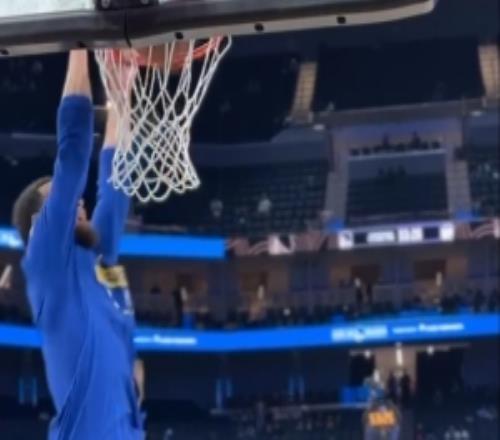 今日份扣篮请查收小吧现场直击库里赛前惯例式自抛自扣