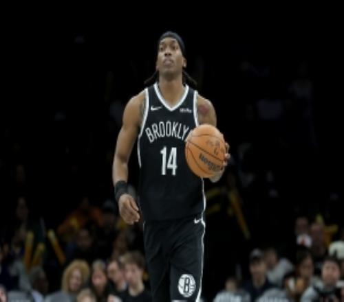 面对旧主很积极！特伦斯曼恩8投4中拿到8分3篮板4助攻3抢断