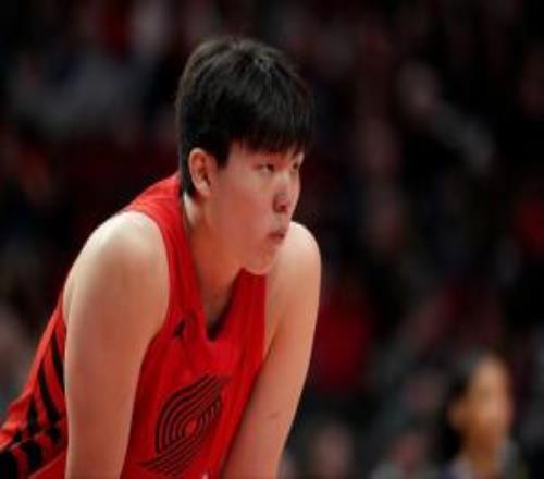 没啥表现！杨瀚森首节出战2分6秒0出手领到1犯规造海王犯规亮眼