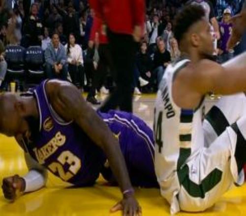 詹姆斯超高难度后仰+抢断字母上篮反超比分落地差点受伤