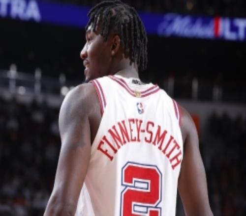 还得好好找手感！芬尼史密斯替补18分钟仅拿3分三分7中1