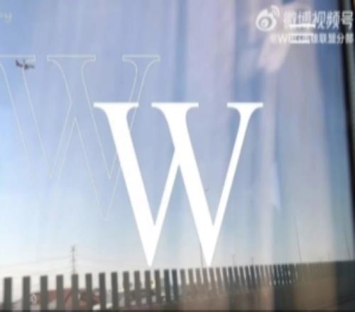 WBG分享定妆照拍摄花絮：欣欣向荣的镜头内外，皆是序章