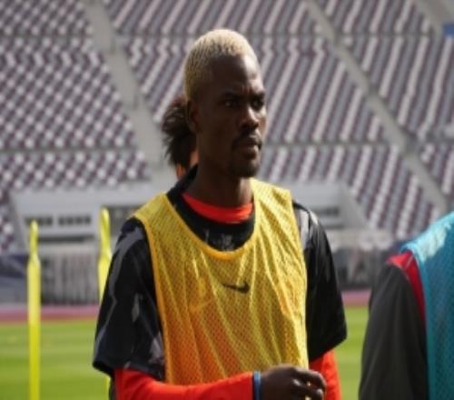 海港今天上午在多哈进行冬训首堂训练课，新援让克劳德参与合练