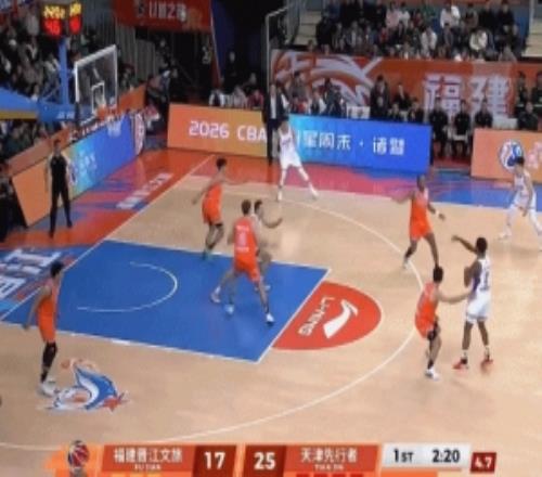 这球也能进！林庭谦对抗后顶着防守强投漂移压哨打板三分再中！