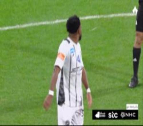 将被长期禁赛！沙特联球员朝裁判吐口水VAR介入叫回场内红牌罚下