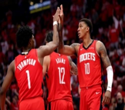 键盘侠火箭第四节浪投三分真是蠢到家杨瀚森会卡位但是抓不到板