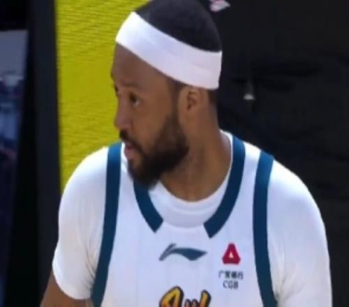 就靠你了！四川外援庞兹半场9中5轰下17分1板2助1断