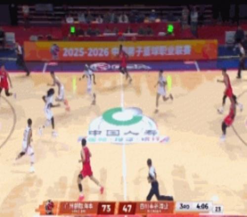 空中漫步！霍勒迪突破空中大拉杆反手得分单节已经11分