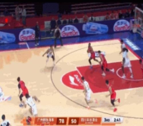 戏份很足！张兴亮快下得分&分差30分下一回合犯满离场仅打7分钟