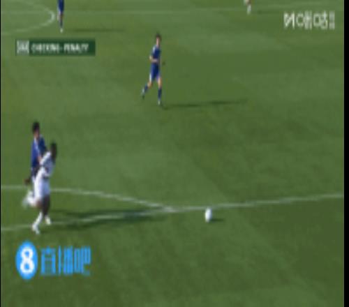 没有点球！永野修都禁区犯规被判黄点裁判看VAR后取消阿联酋点球