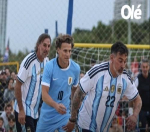 拉维奇马克西弗兰进球！五人制传奇赛：乌拉圭52战胜阿根廷