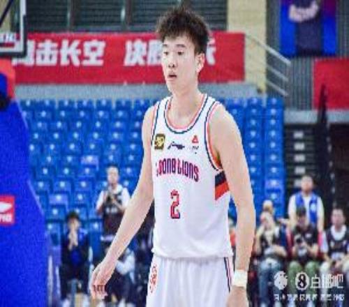 犯规速度够快！张兴亮仅打7分钟5犯离场拿到2分加1次失误