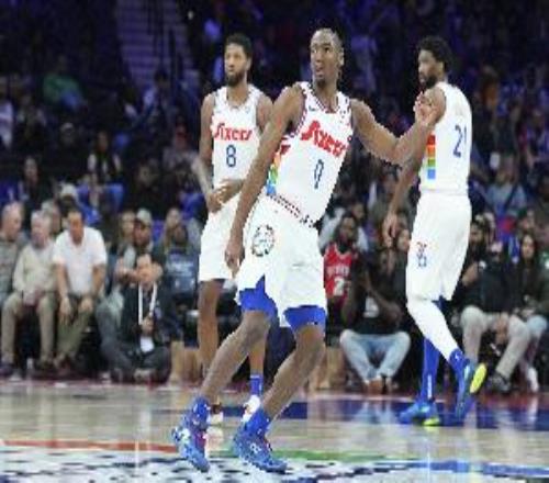 一个准得都没有半场马克西12中3&恩比德10中3&乔治8中2