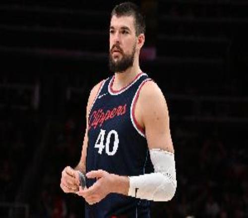 确实打得不好！祖巴茨半场3中0一分未得仅拿5板3助&还有2失误