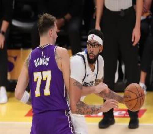 网记：交易掉东契奇是担忧他的长期可靠性却换回了伤病梦魇浓眉