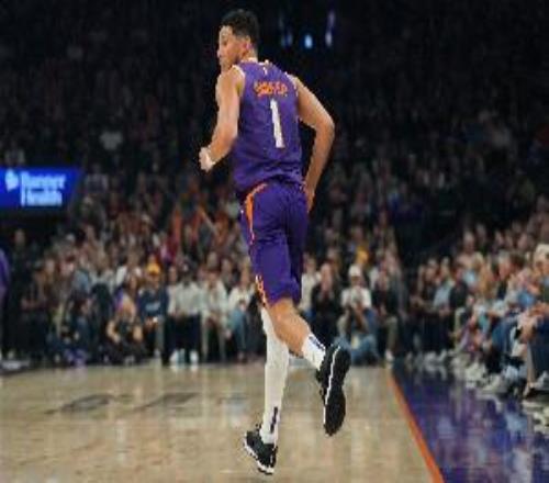 布克：尼克斯很难对付我们专注防守努力给布伦森制造更多困难