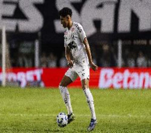 每体：巴萨放弃引进桑托斯边后卫索萨，球员接近加盟热刺