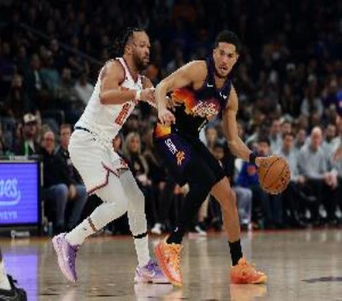 布克：布伦森是联盟最难防的球员之一他很灵活能在三个层次得分