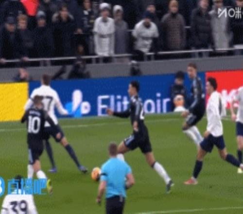 还能嚼多久半场被气晕吐掉口香糖，半场回来弗兰克又继续嚼嚼嚼