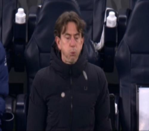 不嚼了！维拉半场20轻松碾压热刺弗兰克吐掉了嚼了半天的口香糖