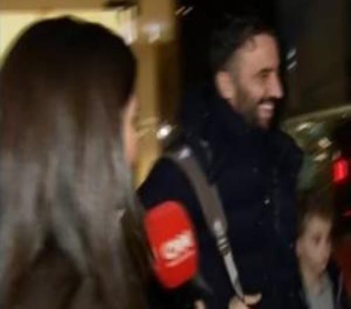 放假了,开心!阿莫林返回葡萄牙拒绝接受采访,但笑容极度灿烂