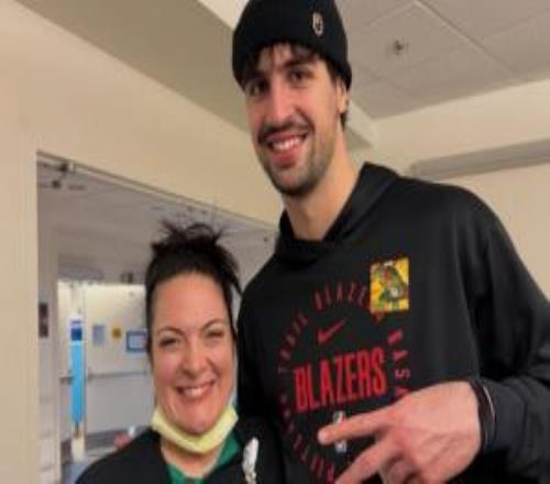 还好人没事！阿夫迪亚前天遭遇了车祸一司机闯红灯撞了他