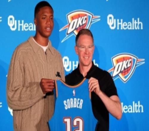 雷霆15号秀本赛季首次亮相训练场休赛期遭右膝前十字韧带撕裂