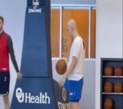 0场1冠！雷霆托皮奇进行投篮训练新秀赛季报销+去年10月患睾丸癌