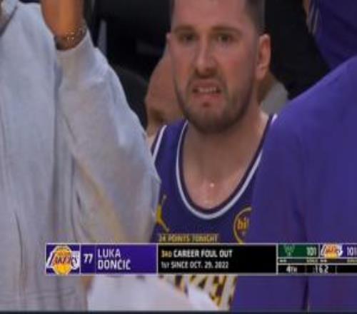 致命三分犯规六犯离场！东契奇满脸愤怒：傻X贱人