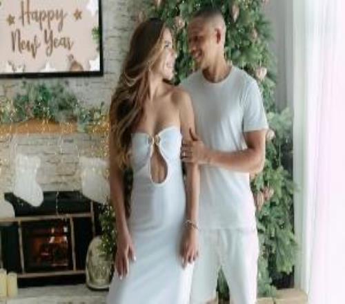 蓉城太太团+1看看"成都姆巴佩"的牙医妻子，儿女双全幸福美满