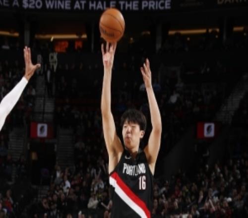 拓媒：希望杨瀚森多打篮下多扣篮但斯普利特不介意他出手些三分