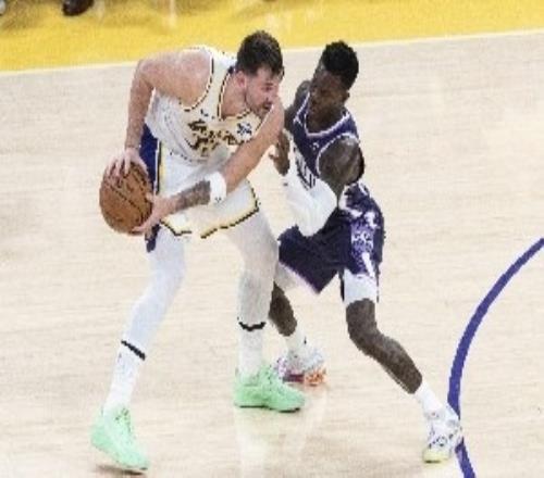 小黑大战胖77！东契奇战绩数据双丰收场均28.3分一度连赢6场