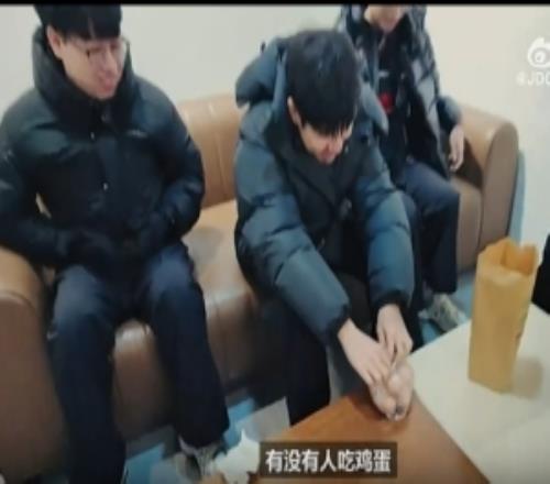 JDG分享拍摄日Vlog：又名小吉调皮日记，是开心拍摄的一天